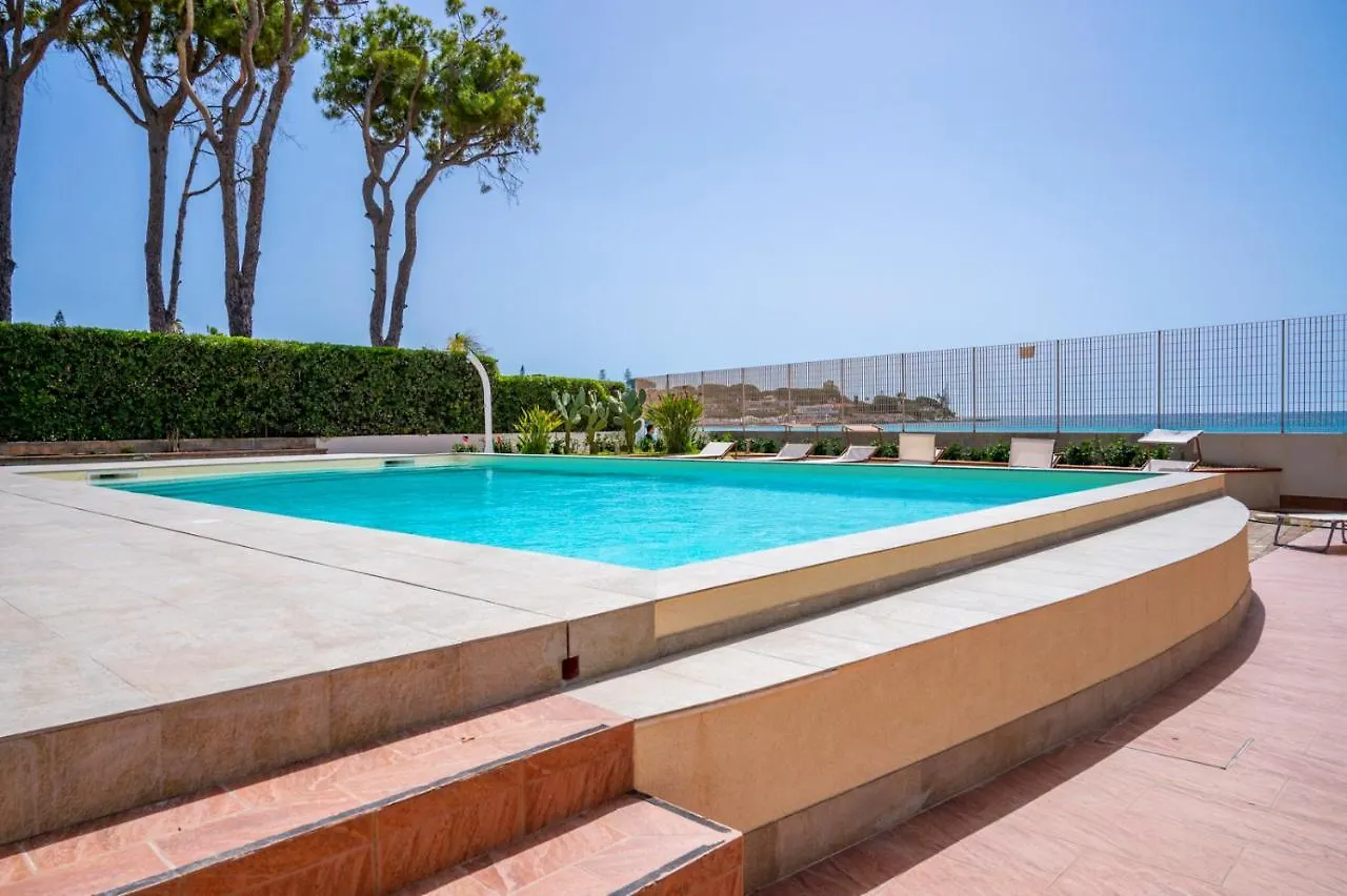 Calliope Beach Fontane Bianche